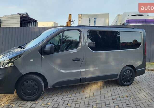 Серый Опель Виваро, объемом двигателя 1.6 л и пробегом 310 тыс. км за 15900 $, фото 3 на Automoto.ua