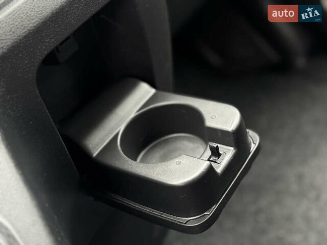 Серый Опель Виваро, объемом двигателя 1.6 л и пробегом 184 тыс. км за 16800 $, фото 54 на Automoto.ua