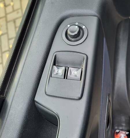 Серый Опель Виваро, объемом двигателя 1.6 л и пробегом 310 тыс. км за 15900 $, фото 28 на Automoto.ua