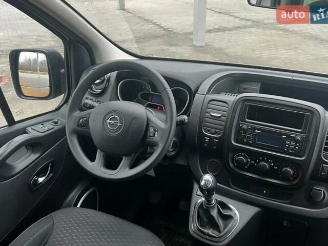 Серый Опель Виваро, объемом двигателя 1.6 л и пробегом 89 тыс. км за 12400 $, фото 1 на Automoto.ua