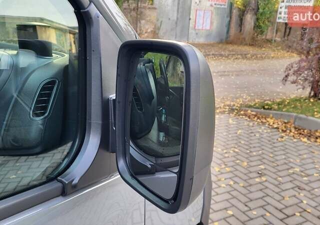 Серый Опель Виваро, объемом двигателя 1.6 л и пробегом 310 тыс. км за 15900 $, фото 39 на Automoto.ua