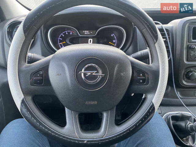 Серый Опель Виваро, объемом двигателя 1.6 л и пробегом 210 тыс. км за 15000 $, фото 32 на Automoto.ua