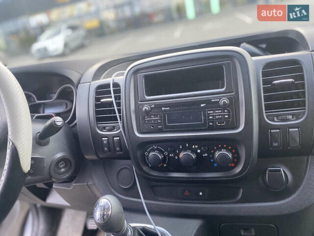 Серый Опель Виваро, объемом двигателя 1.6 л и пробегом 210 тыс. км за 15000 $, фото 20 на Automoto.ua