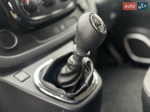 Серый Опель Виваро, объемом двигателя 1.6 л и пробегом 184 тыс. км за 16800 $, фото 55 на Automoto.ua