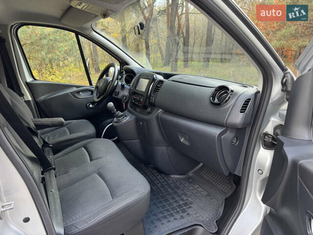 Серый Опель Виваро, объемом двигателя 1.6 л и пробегом 235 тыс. км за 15500 $, фото 16 на Automoto.ua