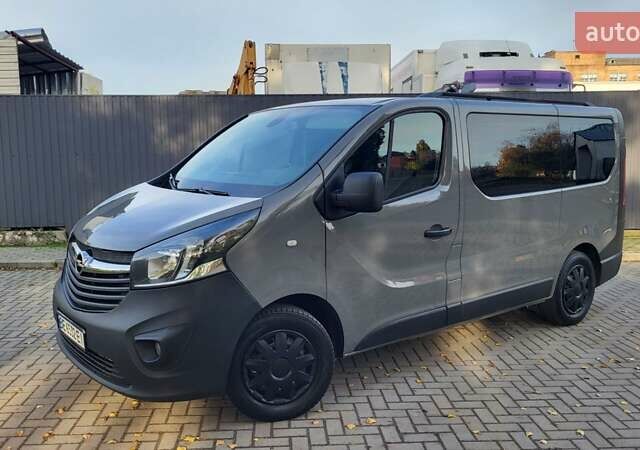 Серый Опель Виваро, объемом двигателя 1.6 л и пробегом 310 тыс. км за 15900 $, фото 1 на Automoto.ua
