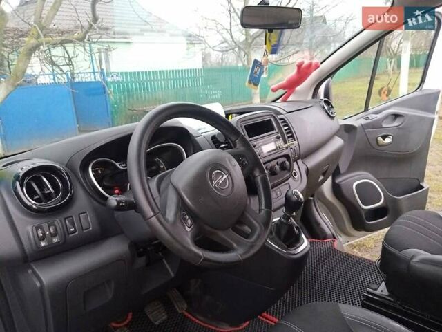 Серый Опель Виваро, объемом двигателя 1.6 л и пробегом 259 тыс. км за 17800 $, фото 7 на Automoto.ua