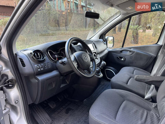 Серый Опель Виваро, объемом двигателя 1.6 л и пробегом 235 тыс. км за 15500 $, фото 13 на Automoto.ua