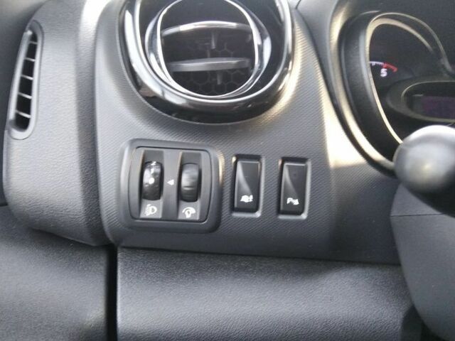 Сірий Опель Віваро, об'ємом двигуна 1.6 л та пробігом 227 тис. км за 10000 $, фото 18 на Automoto.ua