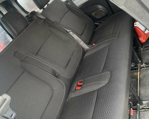 Серый Опель Виваро, объемом двигателя 1.6 л и пробегом 210 тыс. км за 15000 $, фото 22 на Automoto.ua