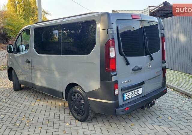 Серый Опель Виваро, объемом двигателя 1.6 л и пробегом 310 тыс. км за 15900 $, фото 4 на Automoto.ua