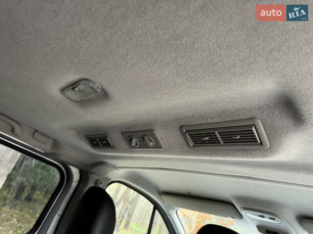 Серый Опель Виваро, объемом двигателя 1.6 л и пробегом 235 тыс. км за 15500 $, фото 20 на Automoto.ua