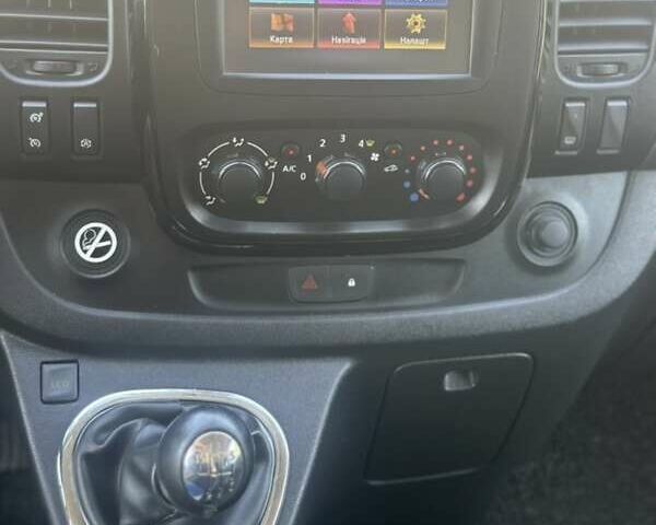 Серый Опель Виваро, объемом двигателя 1.6 л и пробегом 141 тыс. км за 17600 $, фото 11 на Automoto.ua