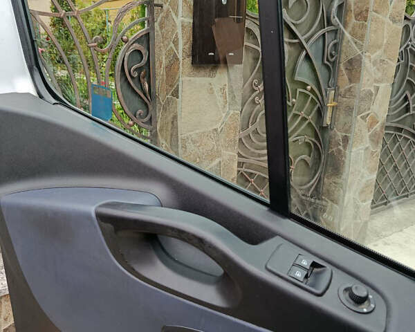 Сірий Опель Віваро, об'ємом двигуна 1.6 л та пробігом 298 тис. км за 16600 $, фото 9 на Automoto.ua