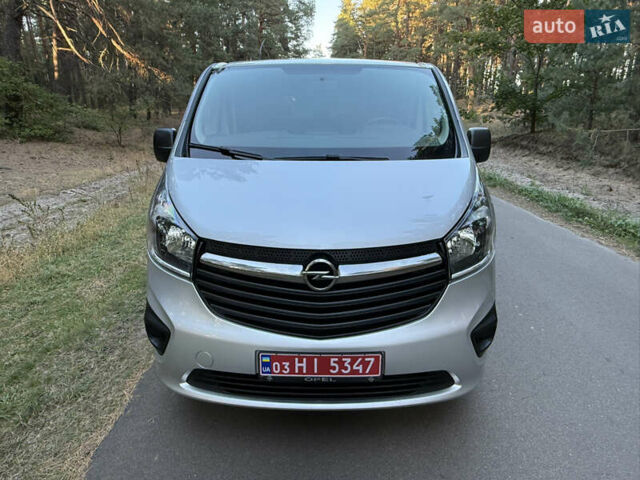 Серый Опель Виваро, объемом двигателя 1.6 л и пробегом 287 тыс. км за 17800 $, фото 3 на Automoto.ua