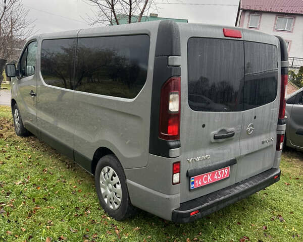 Серый Опель Виваро, объемом двигателя 1.6 л и пробегом 260 тыс. км за 15950 $, фото 2 на Automoto.ua