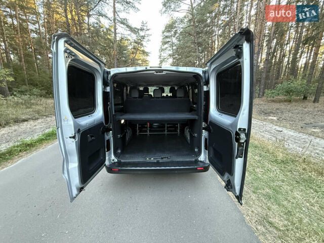 Серый Опель Виваро, объемом двигателя 1.6 л и пробегом 287 тыс. км за 17800 $, фото 43 на Automoto.ua