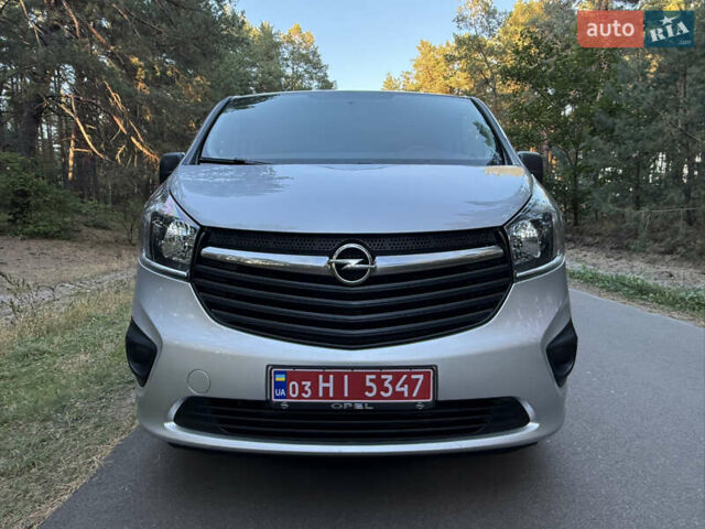 Серый Опель Виваро, объемом двигателя 1.6 л и пробегом 287 тыс. км за 17800 $, фото 4 на Automoto.ua