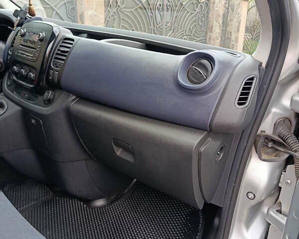 Сірий Опель Віваро, об'ємом двигуна 1.6 л та пробігом 298 тис. км за 16600 $, фото 11 на Automoto.ua