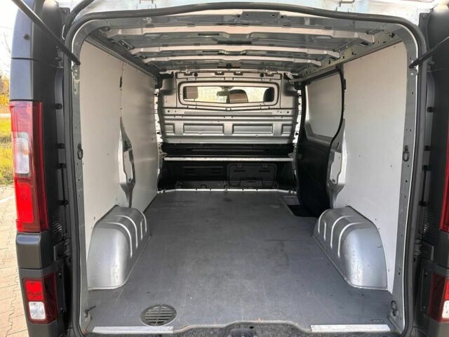 Серый Опель Виваро, объемом двигателя 1.6 л и пробегом 103 тыс. км за 17000 $, фото 7 на Automoto.ua