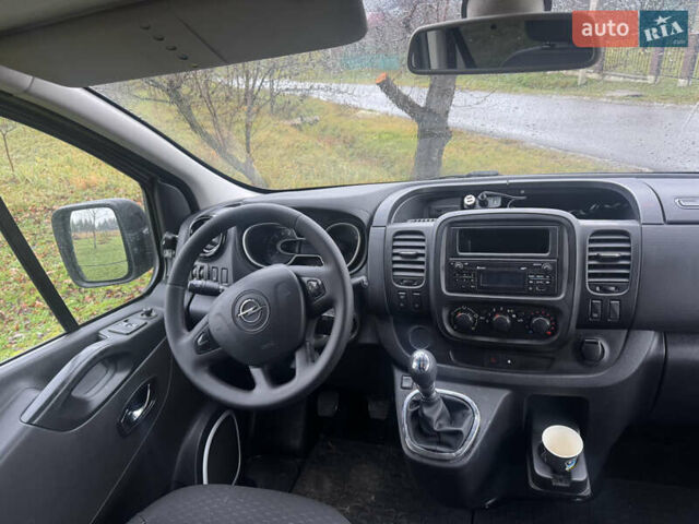 Серый Опель Виваро, объемом двигателя 1.6 л и пробегом 260 тыс. км за 15950 $, фото 11 на Automoto.ua