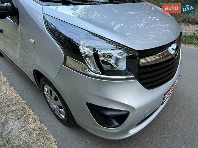 Серый Опель Виваро, объемом двигателя 1.6 л и пробегом 287 тыс. км за 17800 $, фото 24 на Automoto.ua