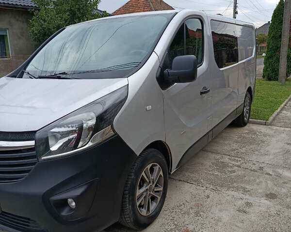 Сірий Опель Віваро, об'ємом двигуна 1.6 л та пробігом 298 тис. км за 16600 $, фото 2 на Automoto.ua