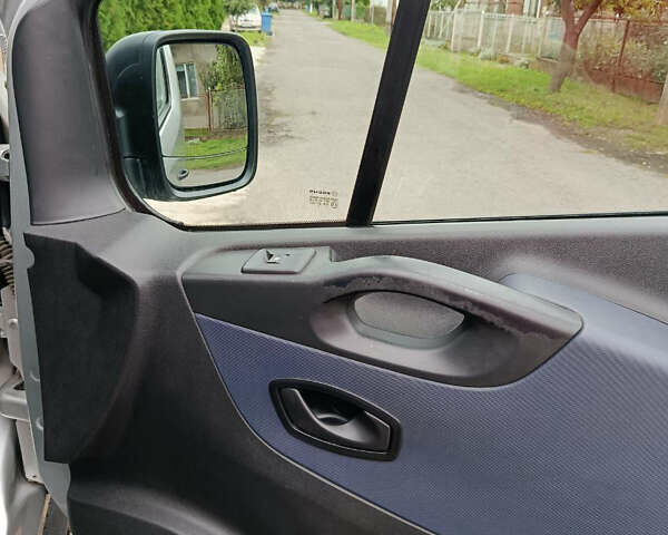 Сірий Опель Віваро, об'ємом двигуна 1.6 л та пробігом 298 тис. км за 16600 $, фото 10 на Automoto.ua