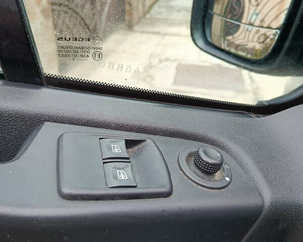 Сірий Опель Віваро, об'ємом двигуна 1.6 л та пробігом 298 тис. км за 16600 $, фото 4 на Automoto.ua