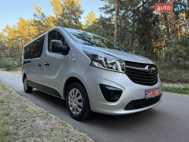 Серый Опель Виваро, объемом двигателя 1.6 л и пробегом 287 тыс. км за 17800 $, фото 2 на Automoto.ua