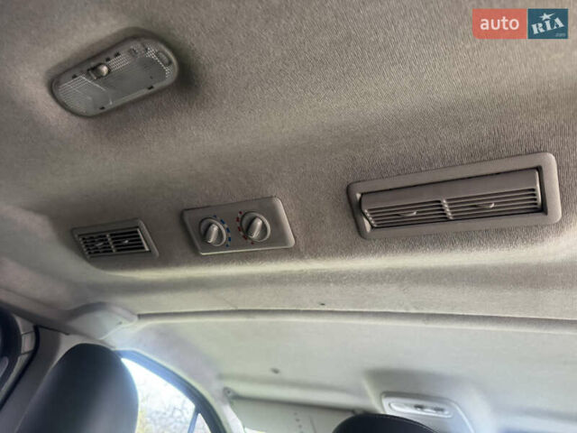 Серый Опель Виваро, объемом двигателя 1.6 л и пробегом 260 тыс. км за 15950 $, фото 13 на Automoto.ua