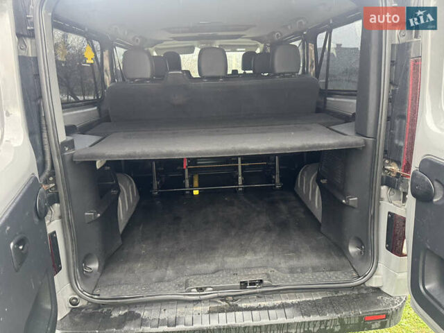 Серый Опель Виваро, объемом двигателя 1.6 л и пробегом 260 тыс. км за 15950 $, фото 7 на Automoto.ua