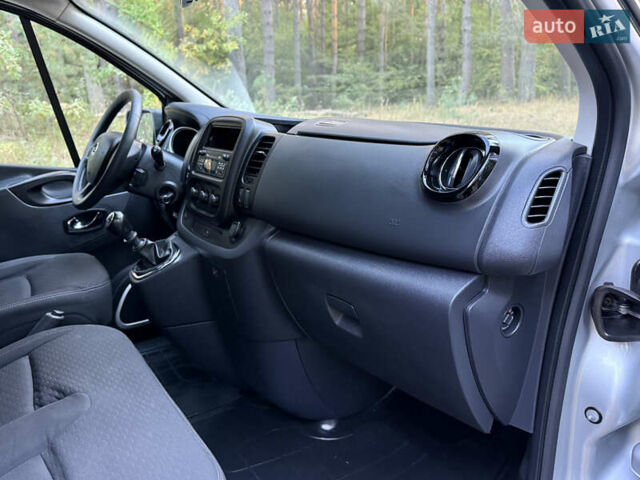 Серый Опель Виваро, объемом двигателя 1.6 л и пробегом 287 тыс. км за 17800 $, фото 37 на Automoto.ua