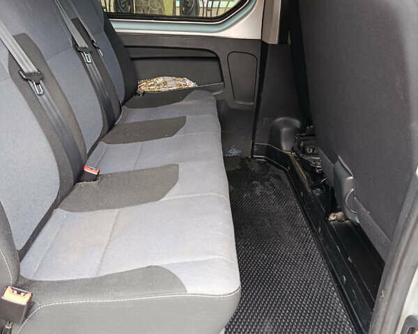 Сірий Опель Віваро, об'ємом двигуна 1.6 л та пробігом 298 тис. км за 16600 $, фото 13 на Automoto.ua