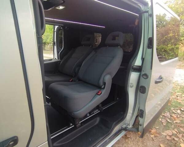 Серый Опель Виваро, объемом двигателя 1.6 л и пробегом 256 тыс. км за 17500 $, фото 3 на Automoto.ua