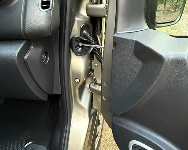 Серый Опель Виваро, объемом двигателя 1.6 л и пробегом 187 тыс. км за 19999 $, фото 41 на Automoto.ua