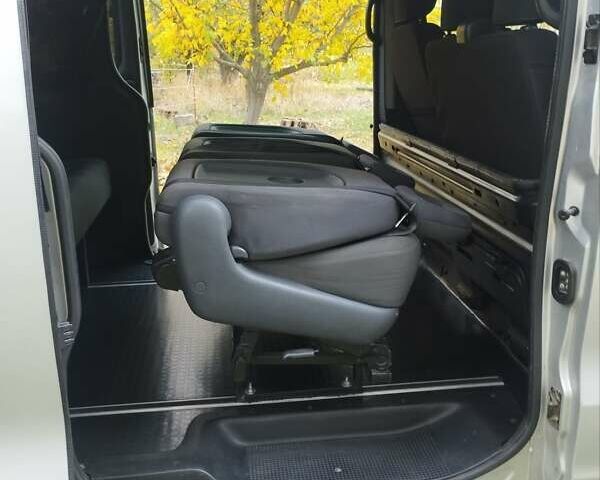 Серый Опель Виваро, объемом двигателя 1.6 л и пробегом 256 тыс. км за 17500 $, фото 12 на Automoto.ua