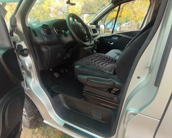 Серый Опель Виваро, объемом двигателя 1.6 л и пробегом 256 тыс. км за 17500 $, фото 6 на Automoto.ua