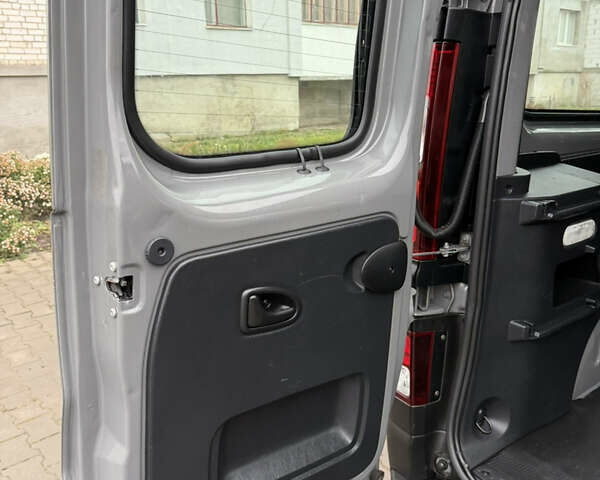 Серый Опель Виваро, объемом двигателя 0 л и пробегом 184 тыс. км за 20500 $, фото 19 на Automoto.ua