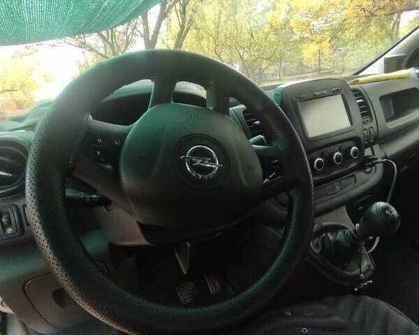 Серый Опель Виваро, объемом двигателя 1.6 л и пробегом 256 тыс. км за 17500 $, фото 7 на Automoto.ua