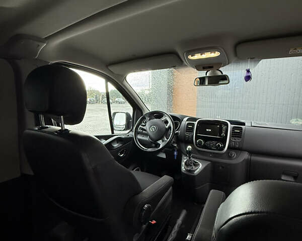 Сірий Опель Віваро, об'ємом двигуна 1.6 л та пробігом 98 тис. км за 20900 $, фото 14 на Automoto.ua