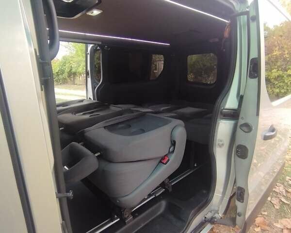 Серый Опель Виваро, объемом двигателя 1.6 л и пробегом 256 тыс. км за 17500 $, фото 9 на Automoto.ua