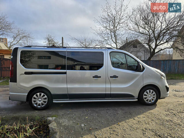 Серый Опель Виваро, объемом двигателя 1.6 л и пробегом 185 тыс. км за 22000 $, фото 2 на Automoto.ua