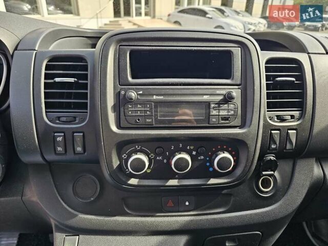 Серый Опель Виваро, объемом двигателя 1.6 л и пробегом 206 тыс. км за 16200 $, фото 28 на Automoto.ua