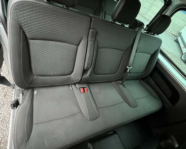 Серый Опель Виваро, объемом двигателя 1.6 л и пробегом 229 тыс. км за 21600 $, фото 18 на Automoto.ua