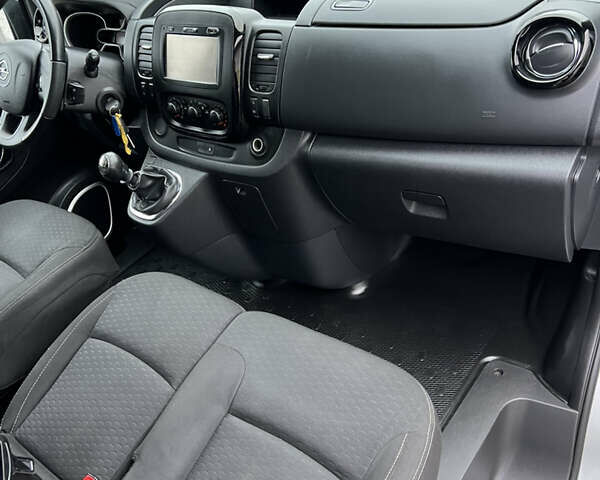 Серый Опель Виваро, объемом двигателя 1.6 л и пробегом 229 тыс. км за 21600 $, фото 20 на Automoto.ua