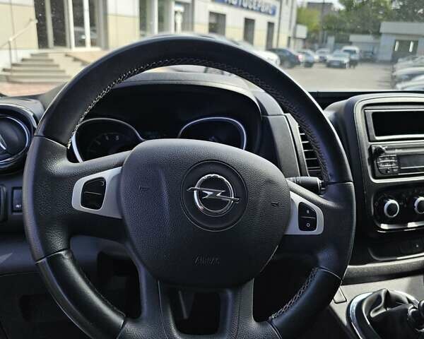 Серый Опель Виваро, объемом двигателя 1.6 л и пробегом 206 тыс. км за 16200 $, фото 26 на Automoto.ua