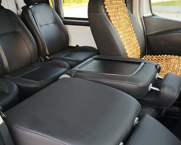 Серый Опель Виваро, объемом двигателя 1.6 л и пробегом 290 тыс. км за 22400 $, фото 24 на Automoto.ua