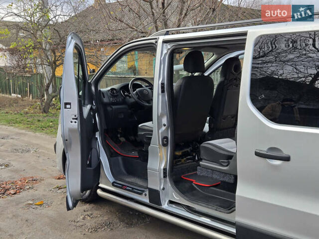 Серый Опель Виваро, объемом двигателя 1.6 л и пробегом 185 тыс. км за 22000 $, фото 22 на Automoto.ua