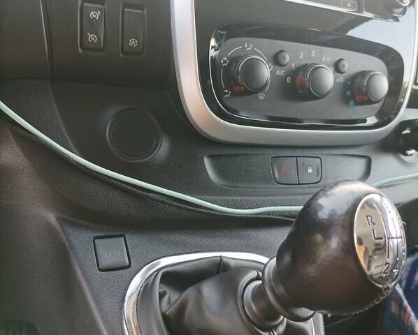 Серый Опель Виваро, объемом двигателя 1.6 л и пробегом 290 тыс. км за 22400 $, фото 31 на Automoto.ua